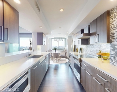 818 N Doheny Drive - Photo Thumbnail 6