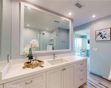 818 N Doheny Drive - Photo Thumbnail 32