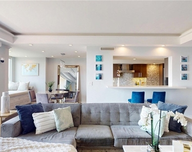 818 N Doheny Drive - Photo Thumbnail 17