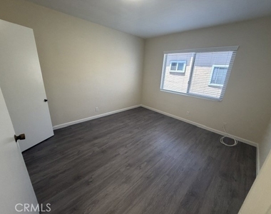 13418 Moorpark Street - Photo Thumbnail 5
