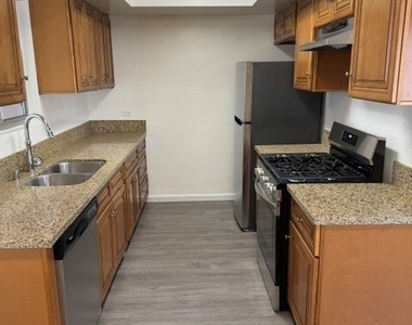 13418 Moorpark Street - Photo Thumbnail 9