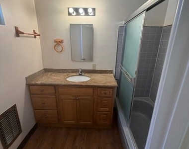 13418 Moorpark Street - Photo Thumbnail 4