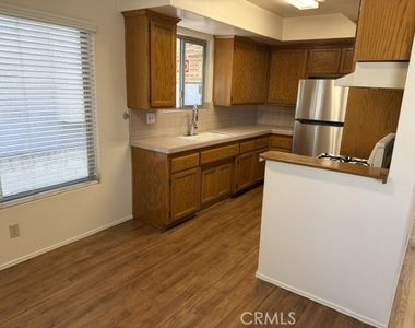 13418 Moorpark Street - Photo Thumbnail 6
