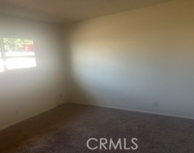 1 Mayfair Dr, - Photo Thumbnail 4