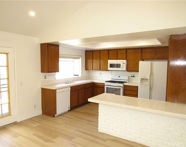 1099 W Ontario - Photo Thumbnail 4