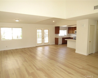 1099 W Ontario - Photo Thumbnail 2