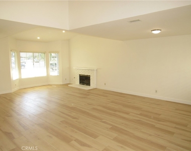 1099 W Ontario - Photo Thumbnail 3