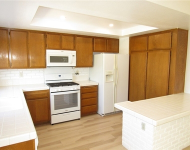 1099 W Ontario - Photo Thumbnail 6