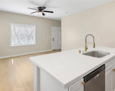 1237 E 1st - Photo Thumbnail 4