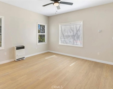 1237 E 1st - Photo Thumbnail 3