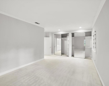 4828 Gould Avenue - Photo Thumbnail 60