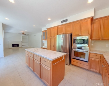 82 Laurelhurst - Photo Thumbnail 17