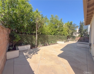 82 Laurelhurst - Photo Thumbnail 24