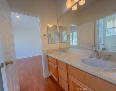 82 Laurelhurst - Photo Thumbnail 43