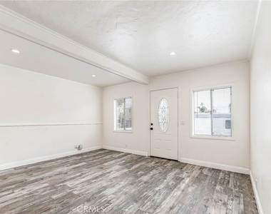 923 Alabama Street - Photo Thumbnail 2