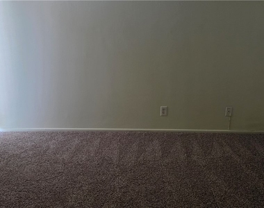 2300 Mountain Avenue N - Photo Thumbnail 6