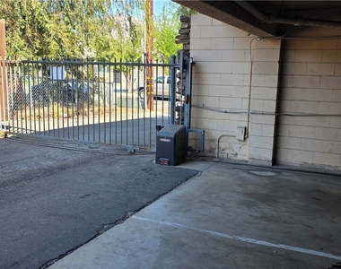 2300 Mountain Avenue N - Photo Thumbnail 11