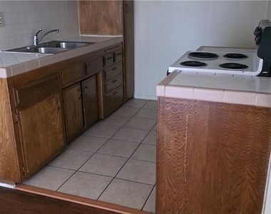 2300 Mountain Avenue N - Photo Thumbnail 4