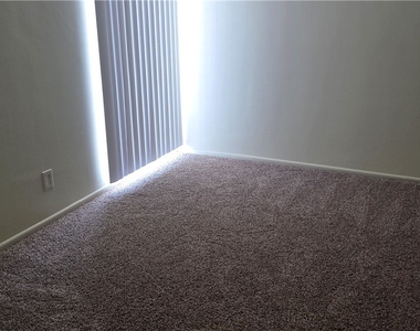 2300 Mountain Avenue N - Photo Thumbnail 5