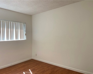 121 E Beacon Street - Photo Thumbnail 8
