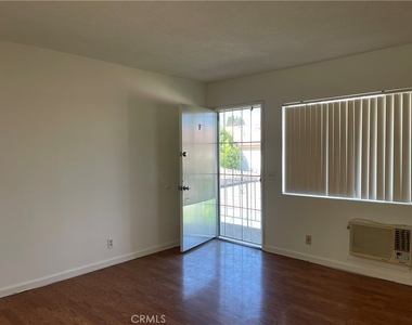 121 E Beacon Street - Photo Thumbnail 2