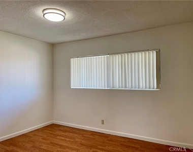 121 E Beacon Street - Photo Thumbnail 7