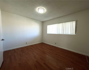 121 E Beacon Street - Photo Thumbnail 5