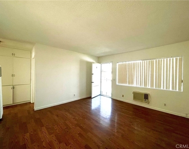 121 E Beacon Street - Photo Thumbnail 1