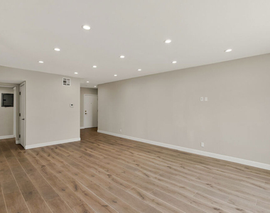1470 Rexford Drive - Photo Thumbnail 4
