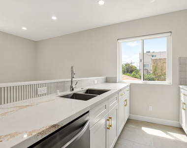 1470 Rexford Drive - Photo Thumbnail 1