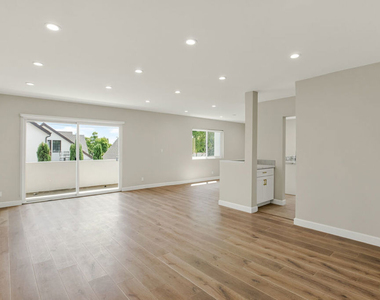1470 Rexford Drive - Photo Thumbnail 5
