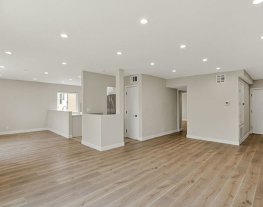 1470 Rexford Drive - Photo Thumbnail 6