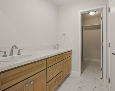 1470 Rexford Drive - Photo Thumbnail 16