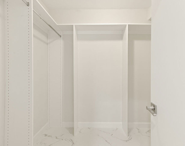 1470 Rexford Drive - Photo Thumbnail 14