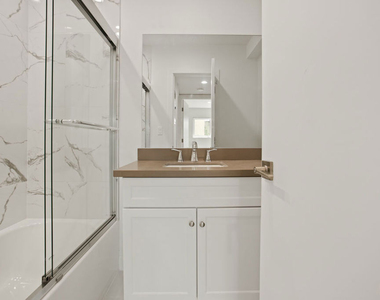 1470 Rexford Drive - Photo Thumbnail 19