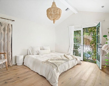 4267 Murietta Avenue - Photo Thumbnail 6