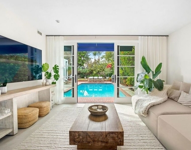 4267 Murietta Avenue - Photo Thumbnail 5
