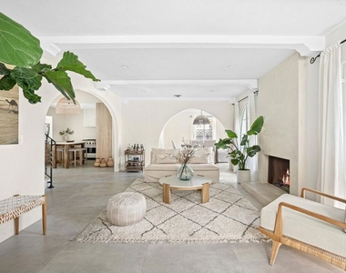 4267 Murietta Avenue - Photo Thumbnail 2