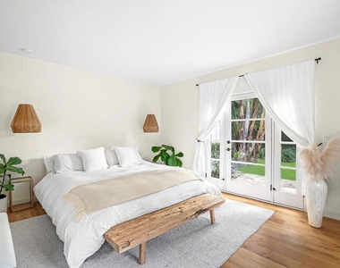 4267 Murietta Avenue - Photo Thumbnail 11