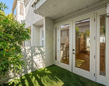 8611 Burton Way - Photo Thumbnail 8