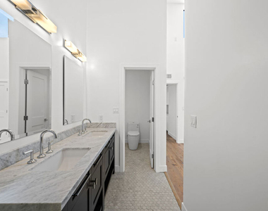 8611 Burton Way - Photo Thumbnail 15