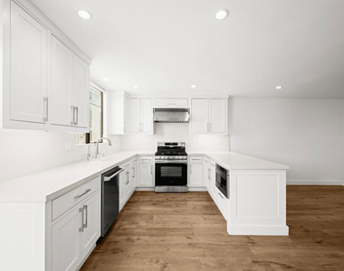 8611 Burton Way - Photo Thumbnail 6