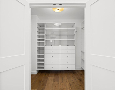 8611 Burton Way - Photo Thumbnail 16