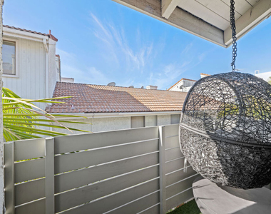 8611 Burton Way - Photo Thumbnail 13