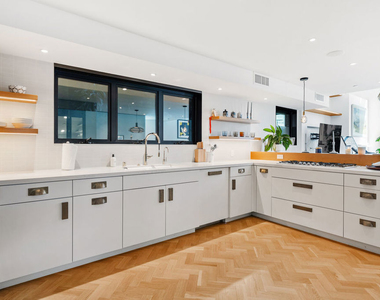 303 Windward Avenue - Photo Thumbnail 7