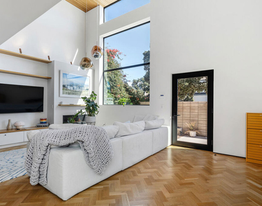 303 Windward Avenue - Photo Thumbnail 2