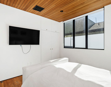 303 Windward Avenue - Photo Thumbnail 12