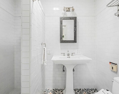 449 Westbourne Drive - Photo Thumbnail 16
