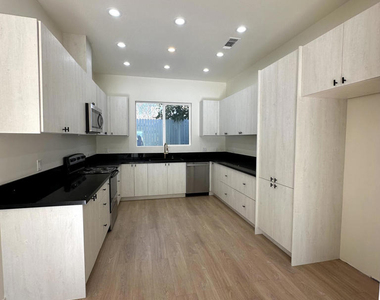 8515 Vanalden Avenue - Photo Thumbnail 5