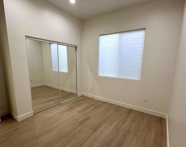 8515 Vanalden Avenue - Photo Thumbnail 17